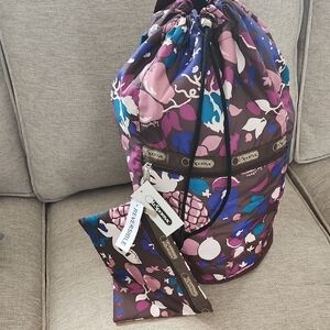 NWT Le Sportsac Cornucopia Reversable 2 Piece Drawsting Bag With Matching Pouch